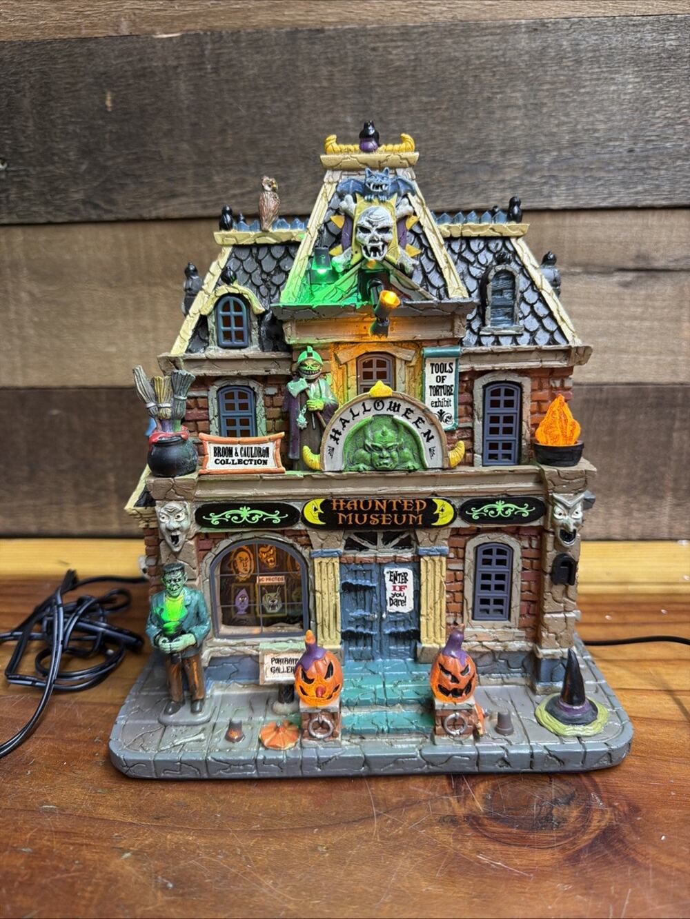 Lemax Spooky Town - Haunted Museum - Halloween Porcelain Lighted House In Box